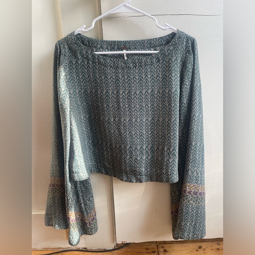 Free people bell sleeve crop top perfect alternative St. Patrick’s day look